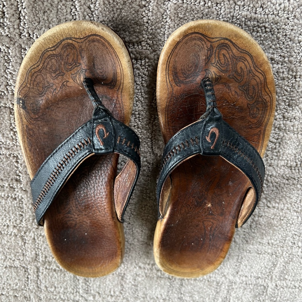 Olukai Hiapo Brown and Black Leather Sandals